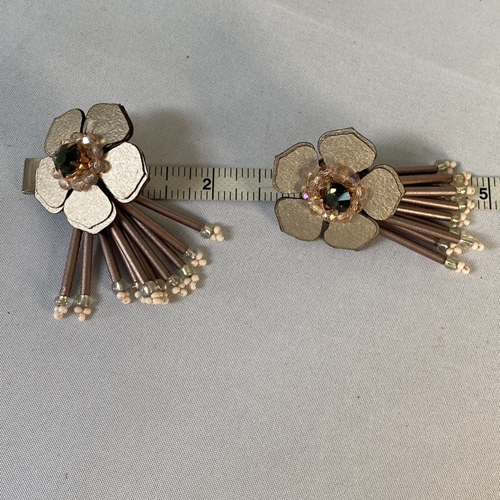 Pretty blush pink flower earrings rhinestones - Picture 5 of 6